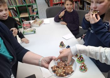 Powiększ zdjęcie: poczęstunek