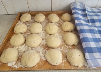 Powiększ zdjęcie: ciasto na pizzę