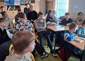 Powiększ zdjęcie: dzieci w klasie