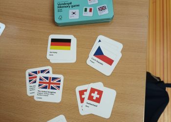 Powiększ zdjęcie: karty do gry