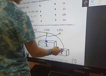 Powiększ zdjęcie: tablica  multimedialna