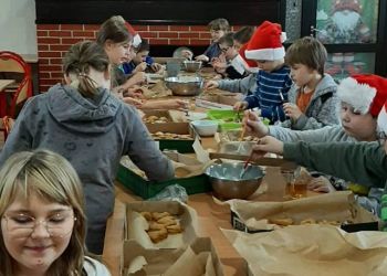 Powiększ zdjęcie: dzieci na sali