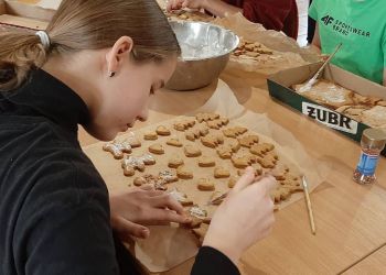 Powiększ zdjęcie: zdobienie pierników