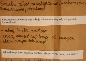 Powiększ zdjęcie: Prace uczniów na temat cyberprzemocy