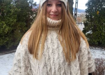 Powiększ zdjęcie: dziewczyna przebrana za anioła