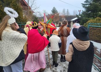 Powiększ zdjęcie: kolędowanie