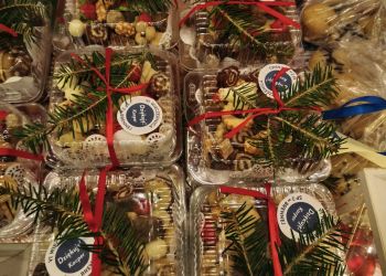 Powiększ zdjęcie: paczki z ciastkami
