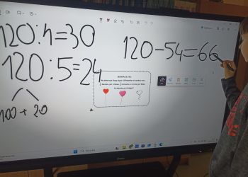 Powiększ zdjęcie: tablica z zadaniami matematycznymi