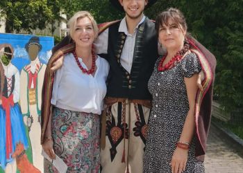 Powiększ zdjęcie: nauczyciele i zaproszony gość